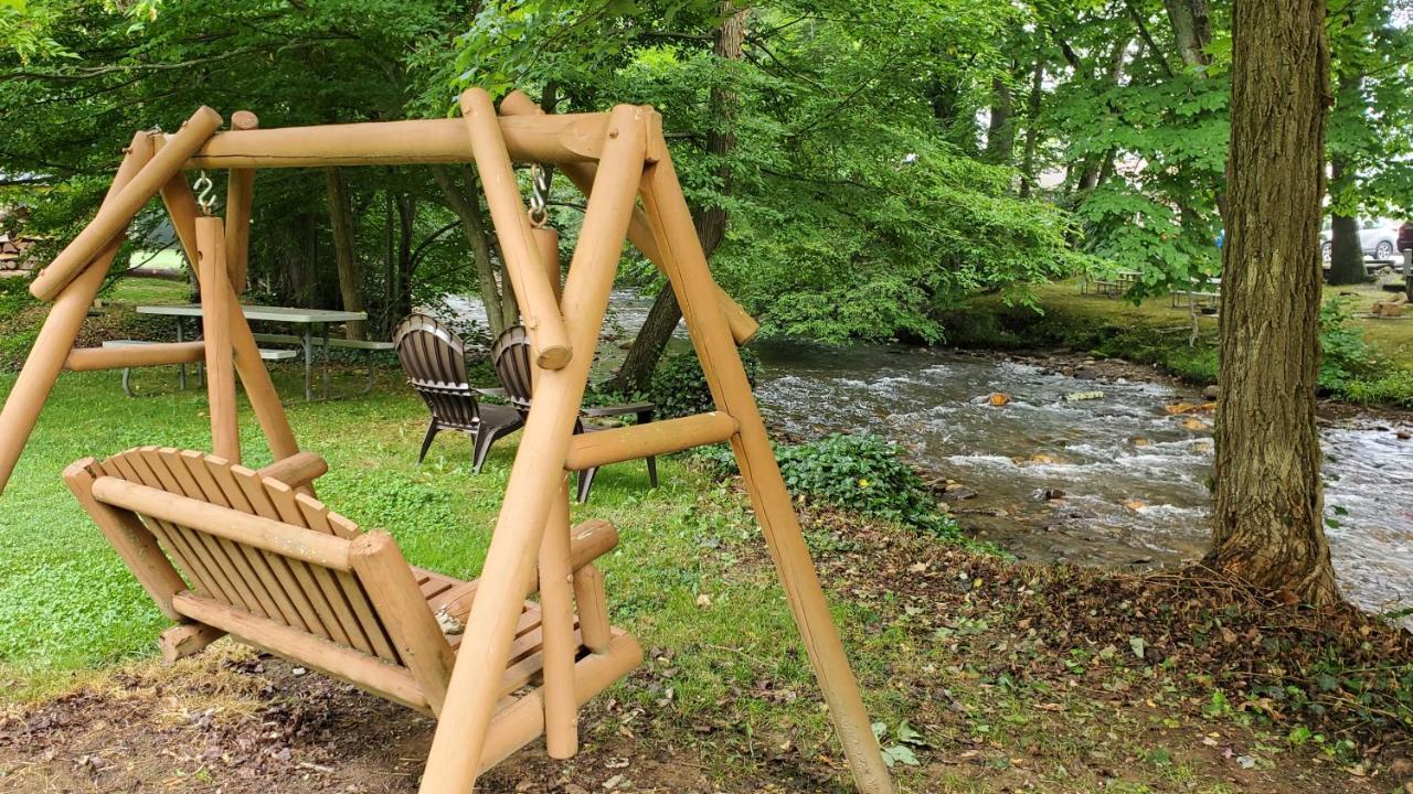 Cozy Creek Cottages Maggie Valley Exterior photo